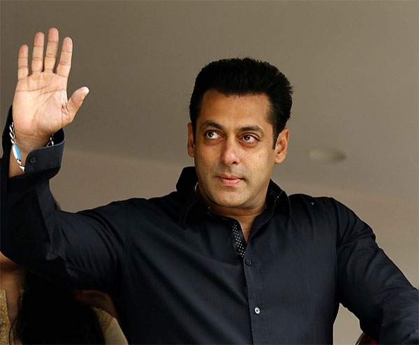 salman khan,tollywood heroes,kollywood heroes,bollywood heroes  కొత్త ఒరవడికి శ్రీకారం చుడుతోన్న స్టార్‌..!